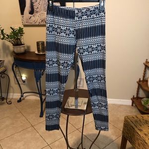 NWOT No Boundaries S 3 / 5 Snowflake Leggings - Christmas Holiday